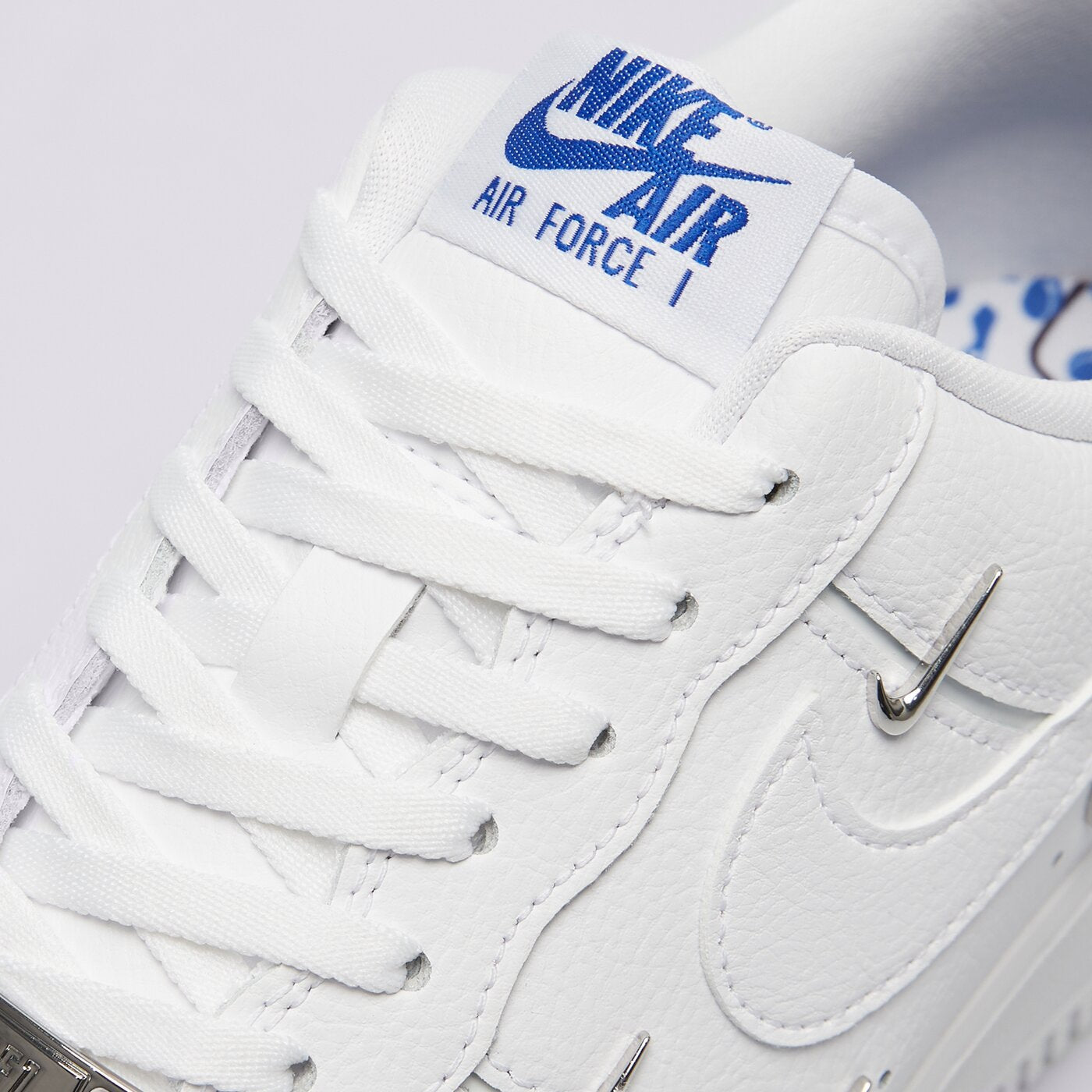 Air Force 1 07 LX Mini Swoosh
