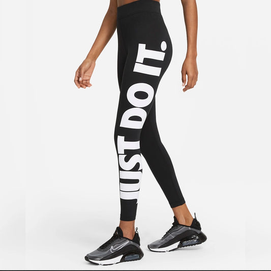 Sportswear Essential Leggings Black