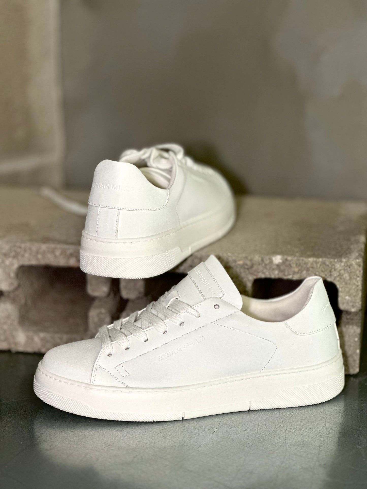 Sneakers Brian Mills Mod. Basic con logo